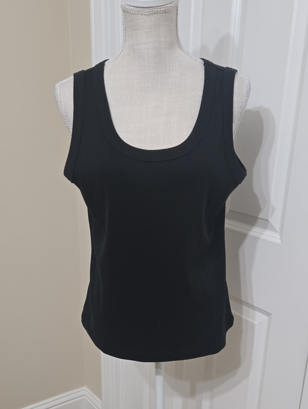 Christopher & Banks Classic Black Scoop Neck Tank Top Sz L Excellent Condition